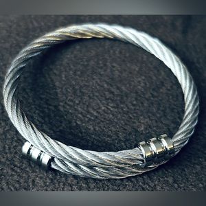 Women’s Twisted Wire Cable Bracelet